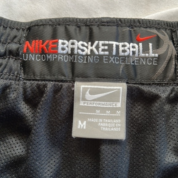 Vintage Nike Men’s Basketball Shorts. Size M. Great used condition. - Picture 2 of 4